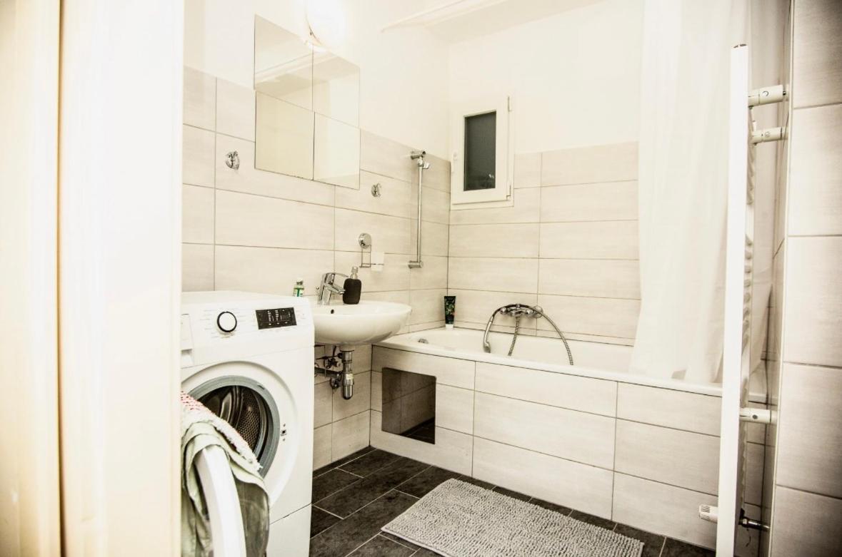 Appartment Nahe Belvedere Garden Wina Bagian luar foto